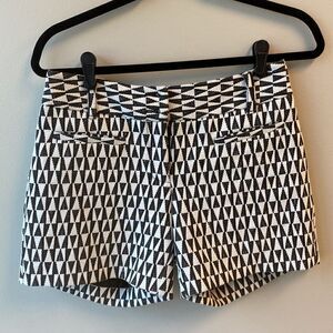 Cartonnier shorts black and white geometric print 2